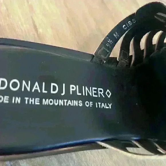 Donald J Pliner Cissy Gold Wedge Sandals Size - 9.5 - Picture 6 of 7